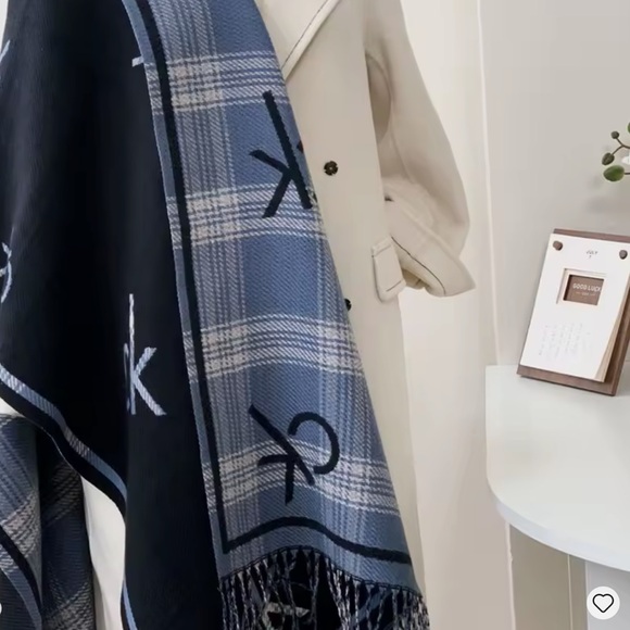 Brand new Chic Blue Scarf - Picture 4 of 4